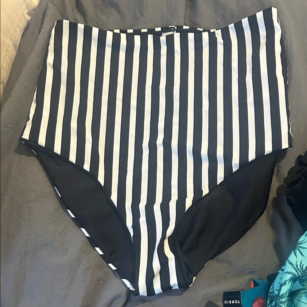 Black and White Striped Women swim bottoms